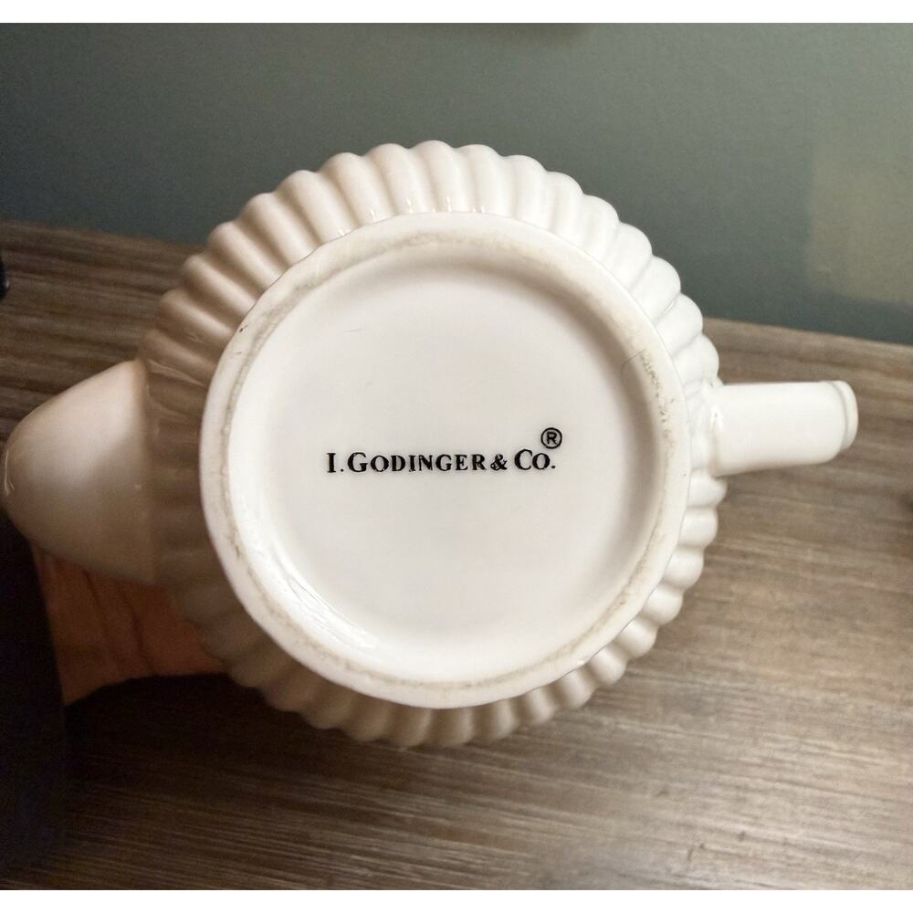 Beautiful I. Godinger & Co. White Ribbed Tea Pot With Victorian Rose Pattern - Picture 11 of 11
